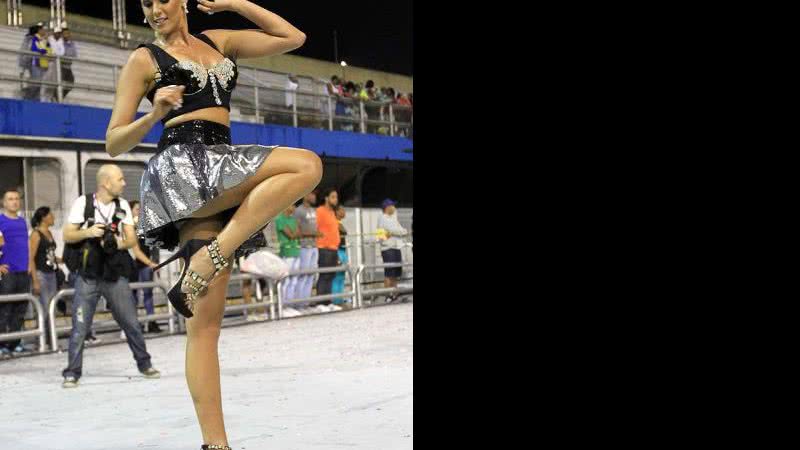 Imagem Ana Hickmann mostra corpão em ensaio de Carnaval