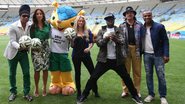 Imagem Ivete Sangalo, Shakira e Carlinhos Brown tiram foto com Fuleco no Maracanã