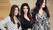 Imagem Irmãs Kardashian em foto das antigas. Veja