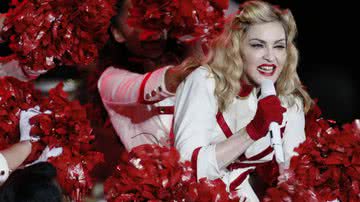 Imagem Madonna põe "Safadinha" e "Periguete" nas costas em show