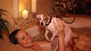 Imagem Mariah posta foto com cachorro na banheira e causa reboliço