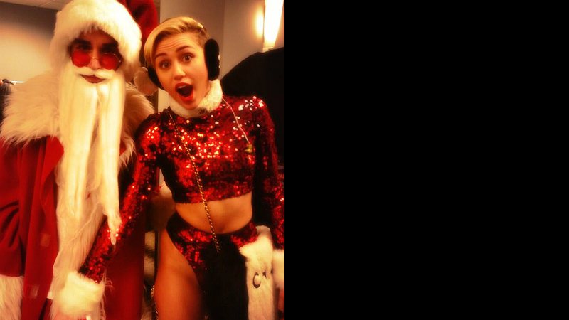 Imagem Miley Cyrus rebola em Papai Noel nos Estados Unidos