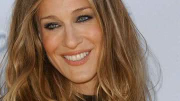 Imagem Atriz de Sex and the city doa pares de sapato para caridade