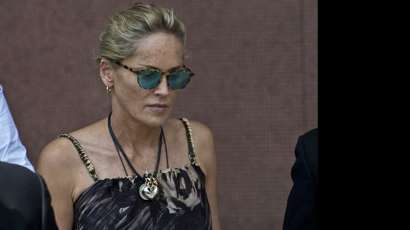 Imagem Sharon Stone exibe visual diferente do imaginário popular