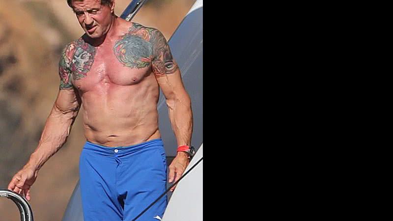 Imagem Aos 67, Sylvester Stallone aparece sem camiseta e exibe músculos