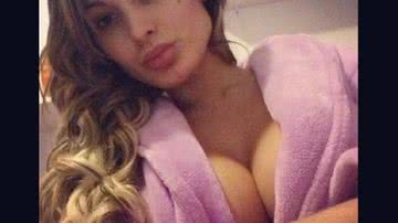 Imagem Andressa Urach mostra o decote em foto no Instagram