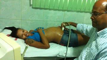 Imagem Brincalhona, Ariadna posta foto dizendo estar grávida