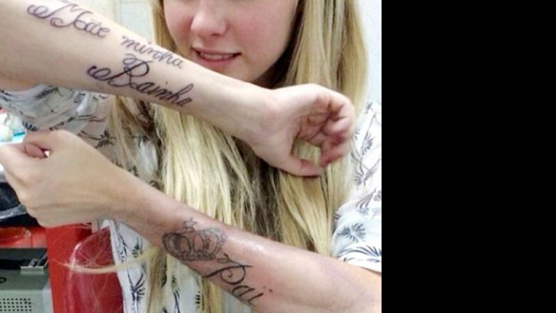 Imagem Após três dias, Bárbara Evans decide remover tatuagem