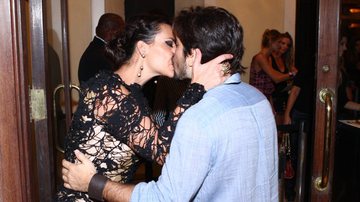 Imagem Preta Gil e Maria Gadú se beijam em festa. Veja foto
