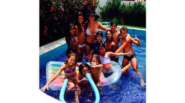 Imagem Carla Perez aproveita Guarajuba com a família