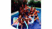 Imagem Carla Perez aproveita Guarajuba com a família