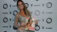 Imagem Carol Narizinho usa vestido transparente para lançar revista