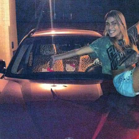 Imagem Gêmeas do nado tem carro roubado e polícia encontra veículo destruído