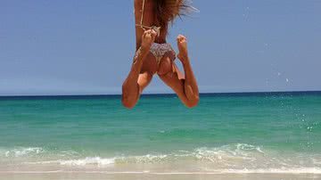 Imagem Dany Bananinha mostra bumbum estranho na praia