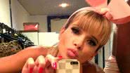 Imagem Ana Paula Minerato sensualiza de coelhinha 