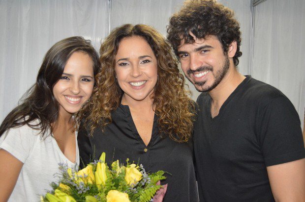 Imagem Daniela Mercury faz show em Recife e sua mulher assiste da plateia