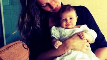 Imagem Gisele Bündchen posta foto com a filha