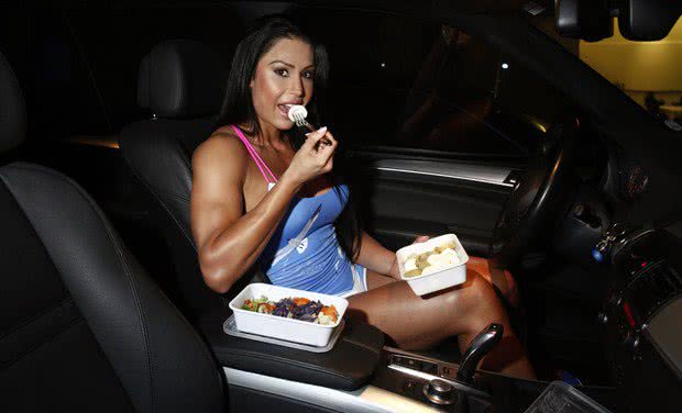 Imagem Carro de Gracyanne e Belo fede a ovo