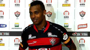 Imagem Em Salvador, atacante ex-Vitória pode acertar com o Bahia