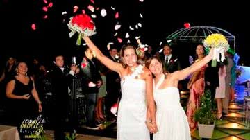 Imagem Jogadoras de vôlei fazem casamento gay "como manda o figurino"