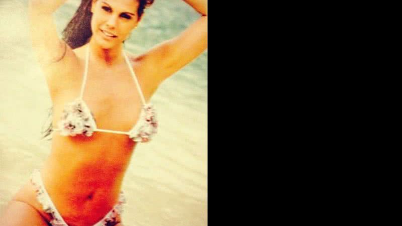 Imagem Das antigas: Monique Evans publica foto de 1993 para os fãs