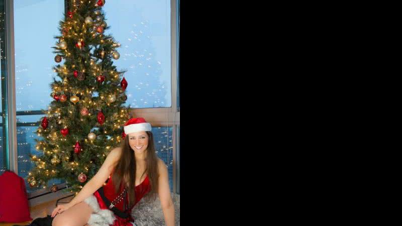 Imagem Nana Gouvêa posa de mamãe noel sexy