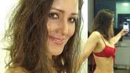 Imagem Nana Gouvea posa de lingerie vermelha para os fãs