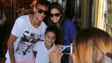 Imagem Neymar e Bruna Marquezine vão à churrascaria no Rio