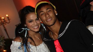 Imagem Bruna Marquezine e Neymar vão a festa fantasiados. Veja fotos