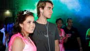 Imagem Com cara feia, filho de Eike participa de baile de debutantes