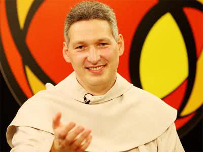 Imagem Evangelho em Euros: padre Marcelo lança "Ágape" na França