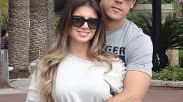 Imagem Paula Fernandes posta foto com o namorado na Disney