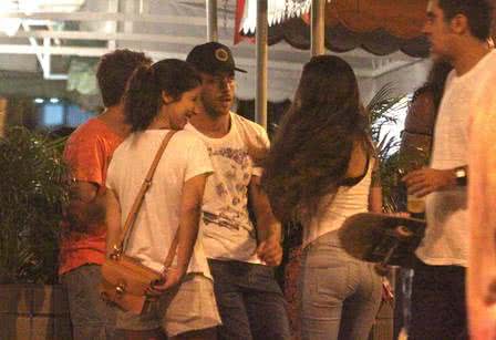 Imagem Namorado de Priscila Fantin é visto com morena
