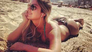 Imagem Ex-BBB Renatinha mostra corpão em foto na praia