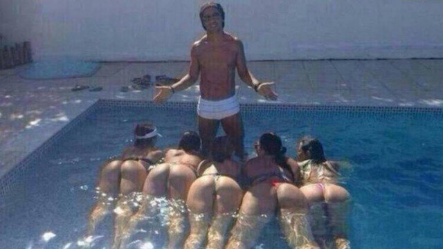 Imagem Meninas que aparecem em piscina de Ronaldinho se sentem prejudicadas