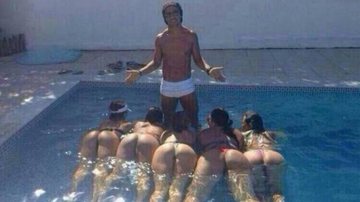 Imagem Meninas que aparecem em piscina de Ronaldinho se sentem prejudicadas