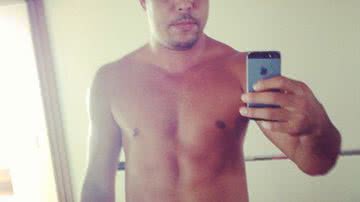 Imagem Ronaldo exibe barriga de tanquinho 