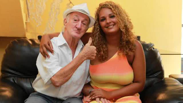 Imagem Russo vive com mulher meio século mais jovem