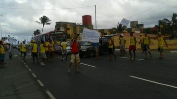 Imagem Em protesto contra prefeitura, salva-vidas fecham a orla de Salvador