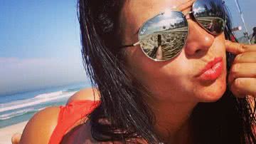 Imagem Solange Gomes bronzeia o bumbum e promete presente para namorado