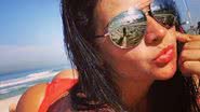 Imagem Solange Gomes bronzeia o bumbum e promete presente para namorado