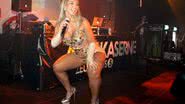 Imagem Valesca Popozuda deixa fãs passar a mão em sua bunda na Suíça 