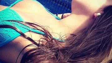 Imagem Carol Portaluppi exibe seios com silicone em foto na web: 'Energizando'