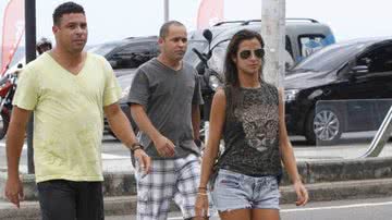 Imagem Ronaldo discute alto com a namorada no meio da rua