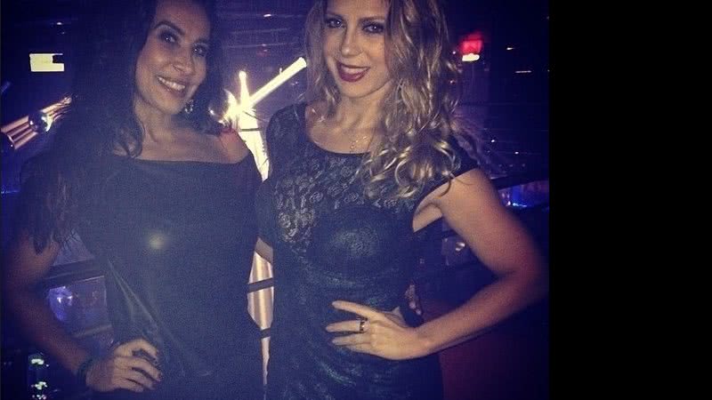 Imagem Sheilas do É o Tchan dançam juntas após 11 anos
