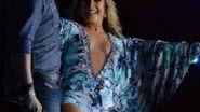 Imagem Decotão: Claudia Leitte quase mostra demais em gravação do seu DVD