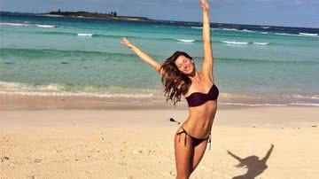 Imagem De biquíni, Gisele Bündchen exibe boa forma para seus fãs