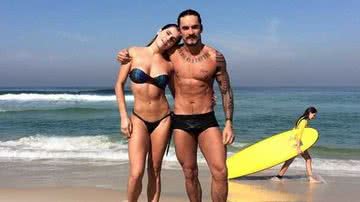 Imagem Biquini curtinho mostra corpaço de Débora Secco