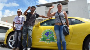 Imagem Vídeo: carroceiro que ganhou Camaro Amarelo revela o que vai fazer com dinheiro