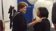 Imagem Dilma, Wagner e Fátima Mendonça visitam exposição de artista plástica baiana